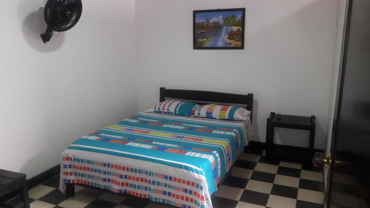 Hospedaje Santa Barbara Буга Экстерьер фото