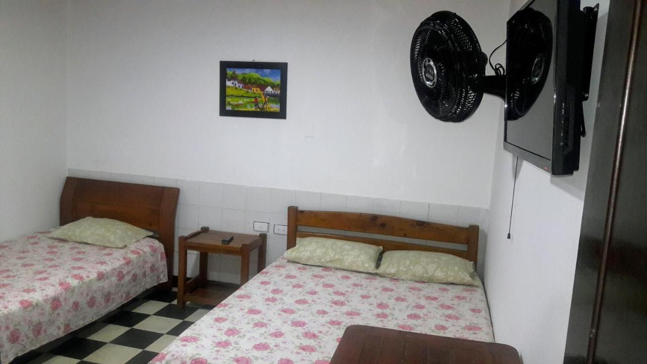 Hospedaje Santa Barbara Буга Экстерьер фото